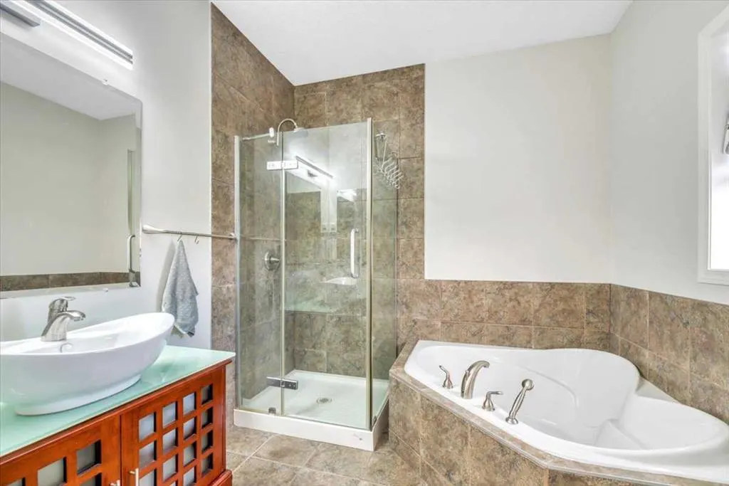 124 West Creek Glen