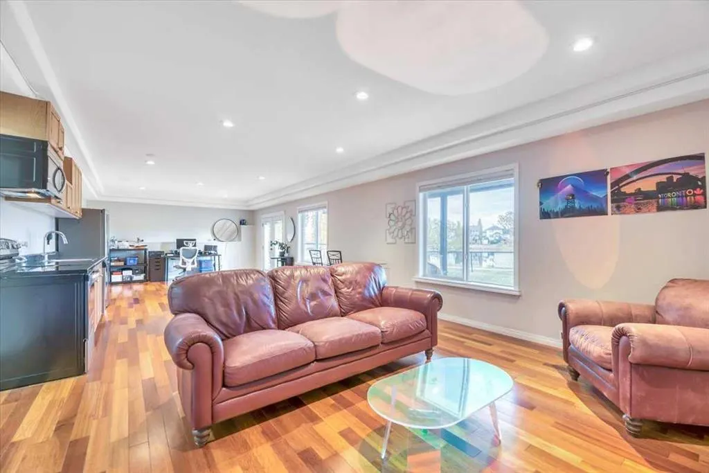 124 West Creek Glen