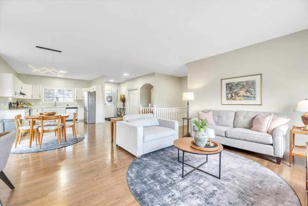 124 West Creek Glen