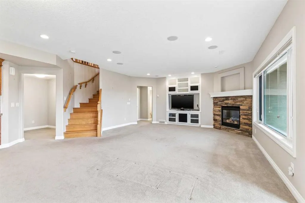 180 Tuscany Ravine Heights NW