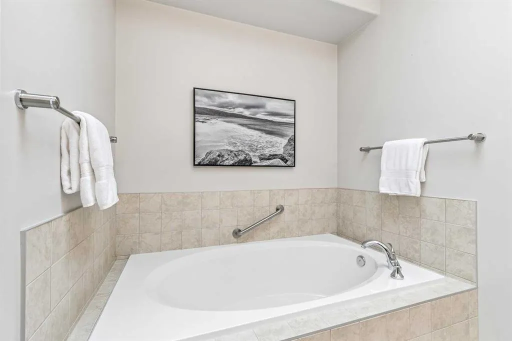180 Tuscany Ravine Heights NW