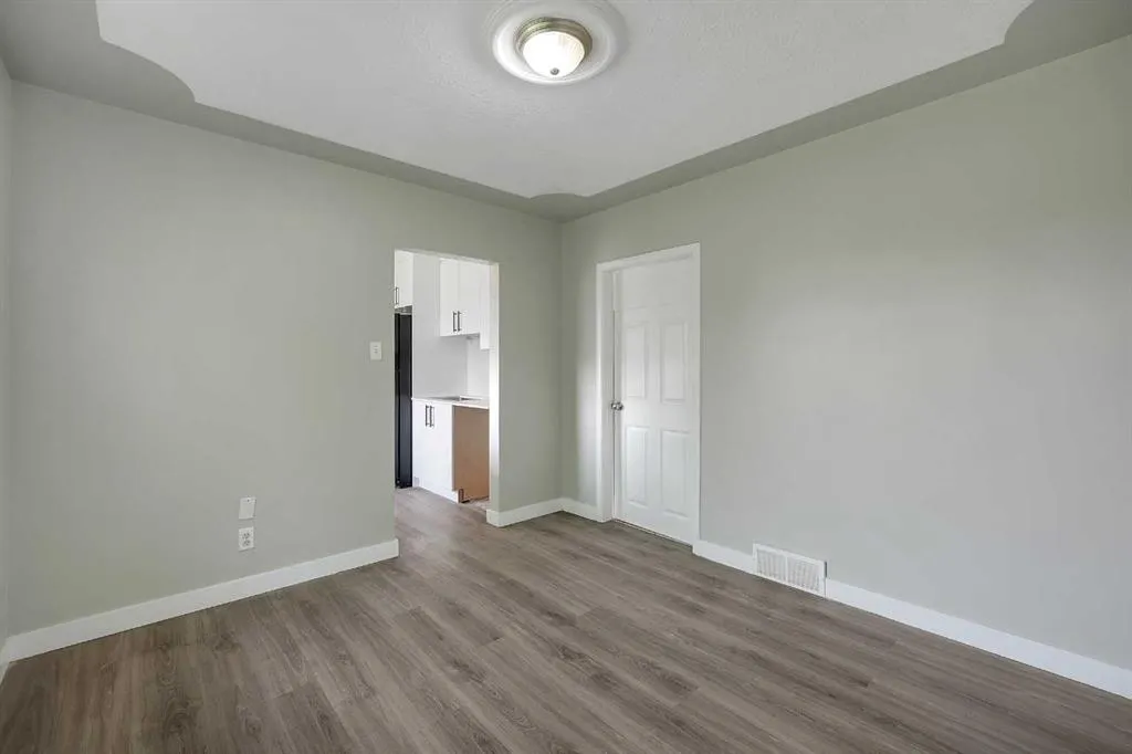 1506 36 Street SE