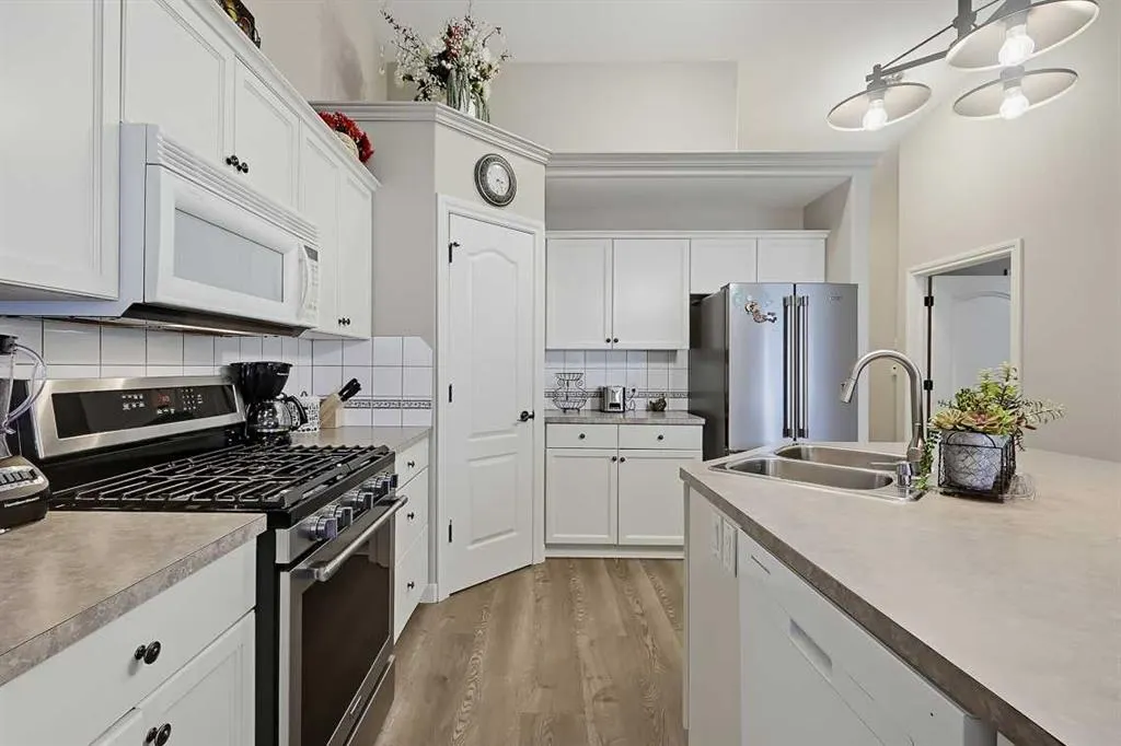 118 Whispering Way