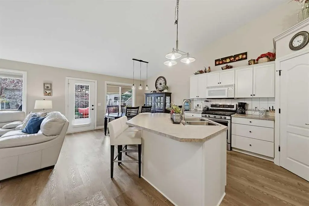 118 Whispering Way