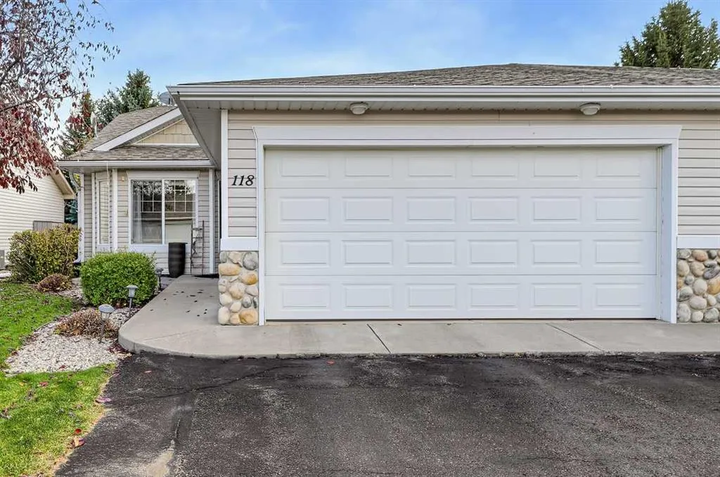 118 Whispering Way