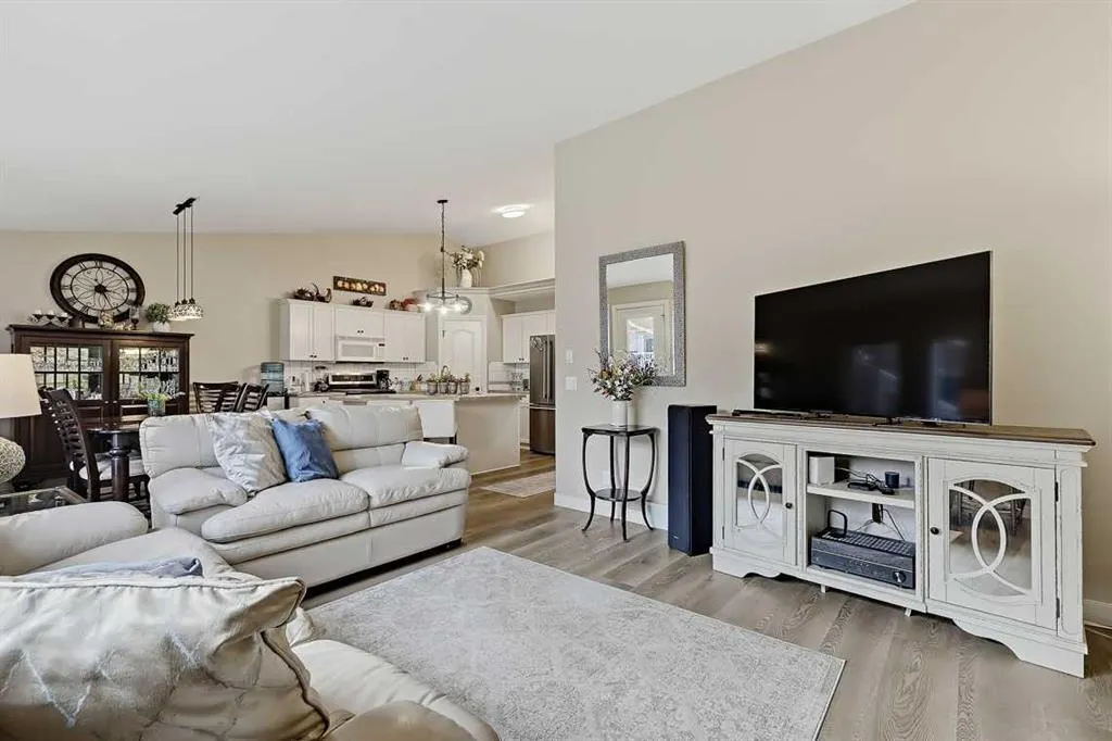 118 Whispering Way