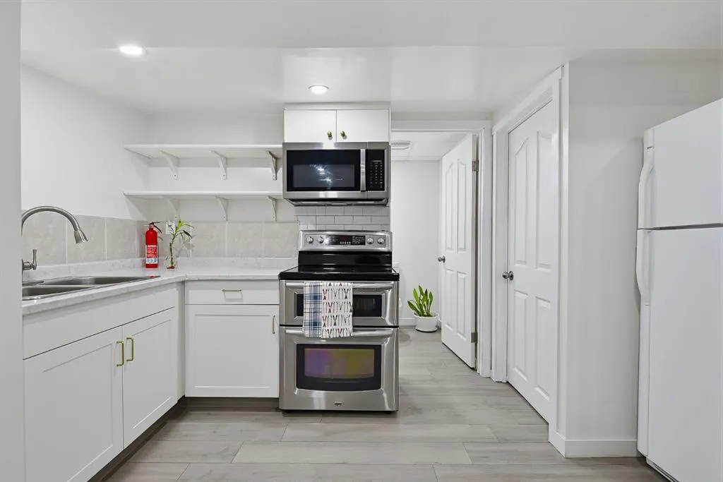 1303 Penedo Crescent SE