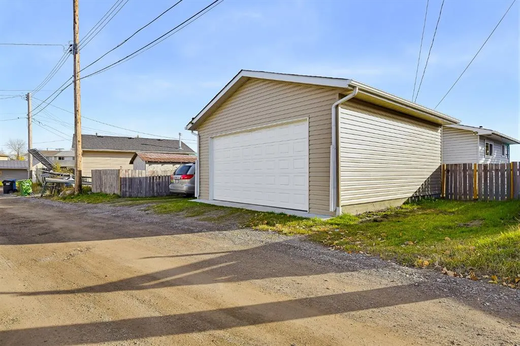 1303 Penedo Crescent SE