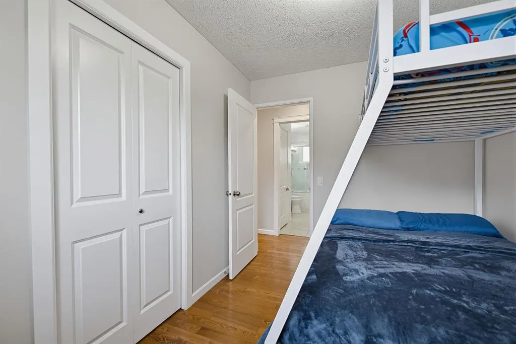 1303 Penedo Crescent SE