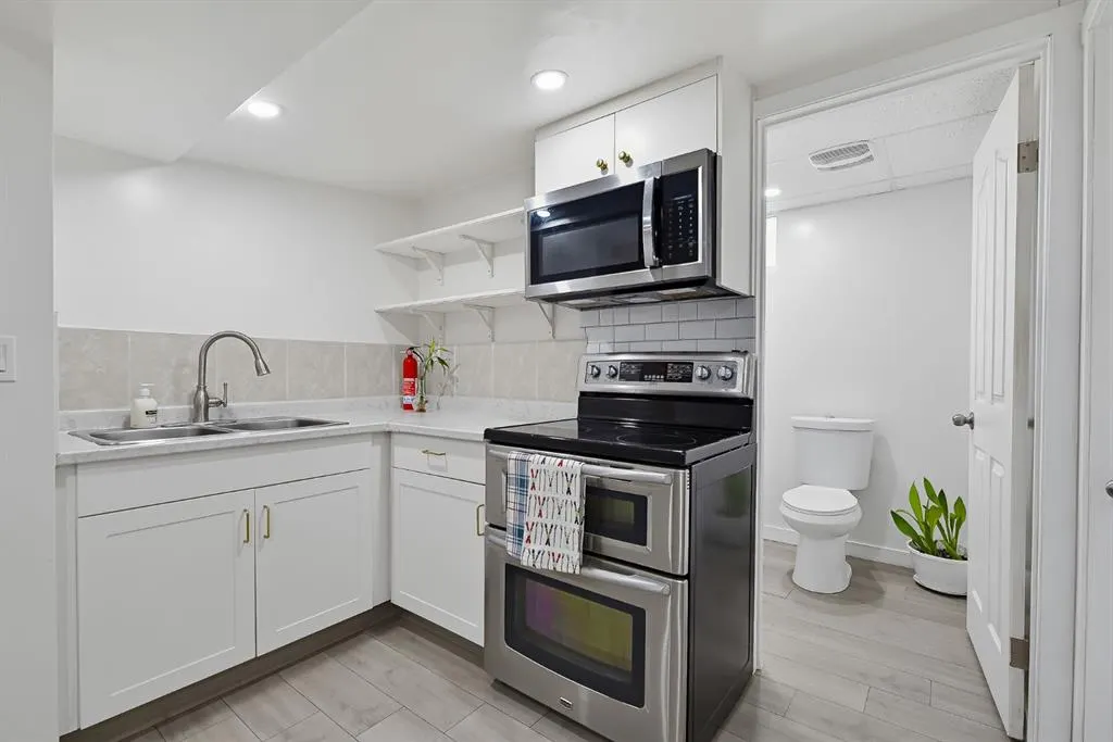 1303 Penedo Crescent SE