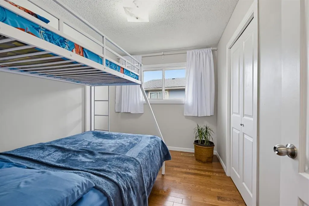 1303 Penedo Crescent SE