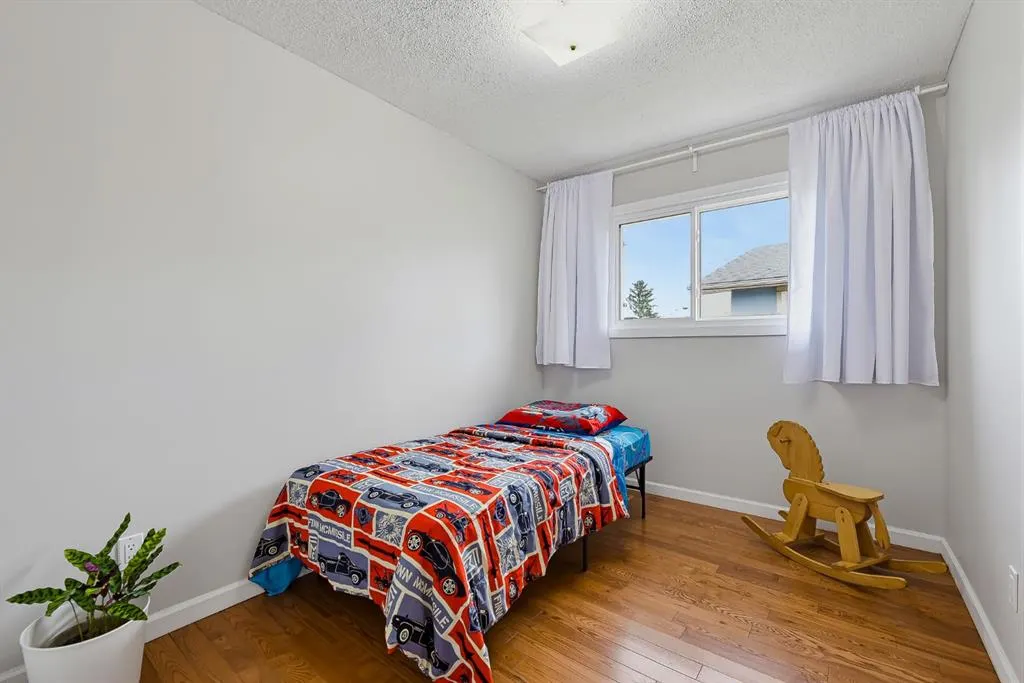 1303 Penedo Crescent SE