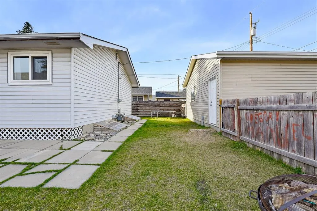 1303 Penedo Crescent SE