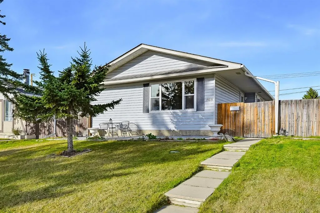 1303 Penedo Crescent SE