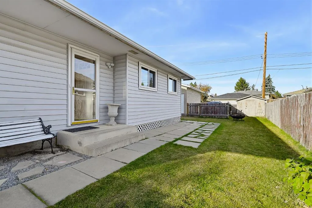 1303 Penedo Crescent SE