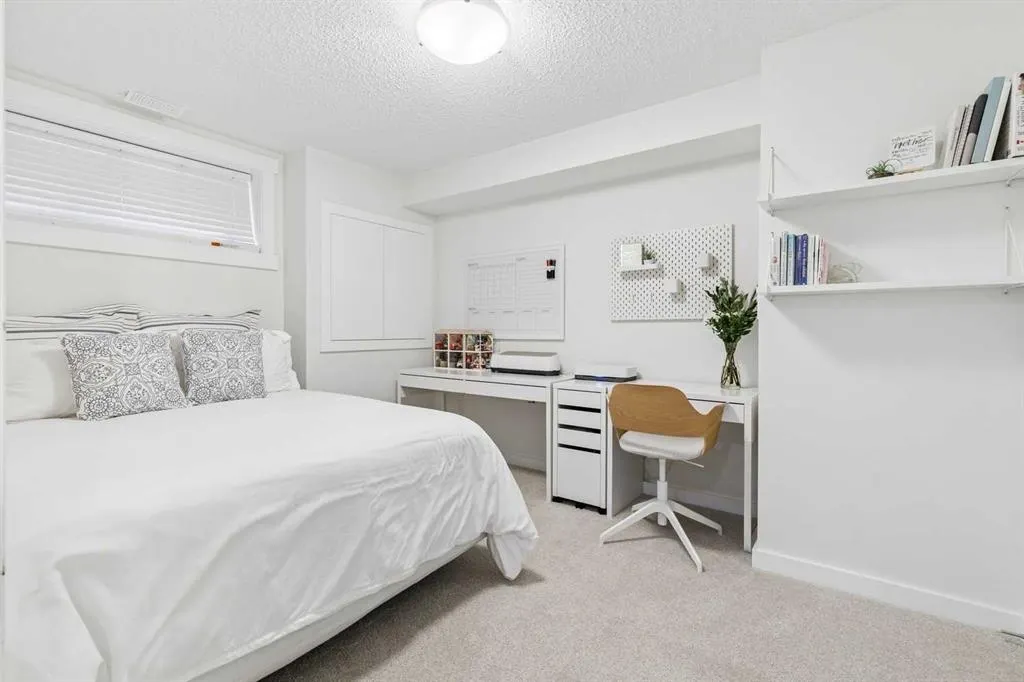 61 West Coach Place SW