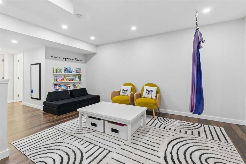 61 West Coach Place SW