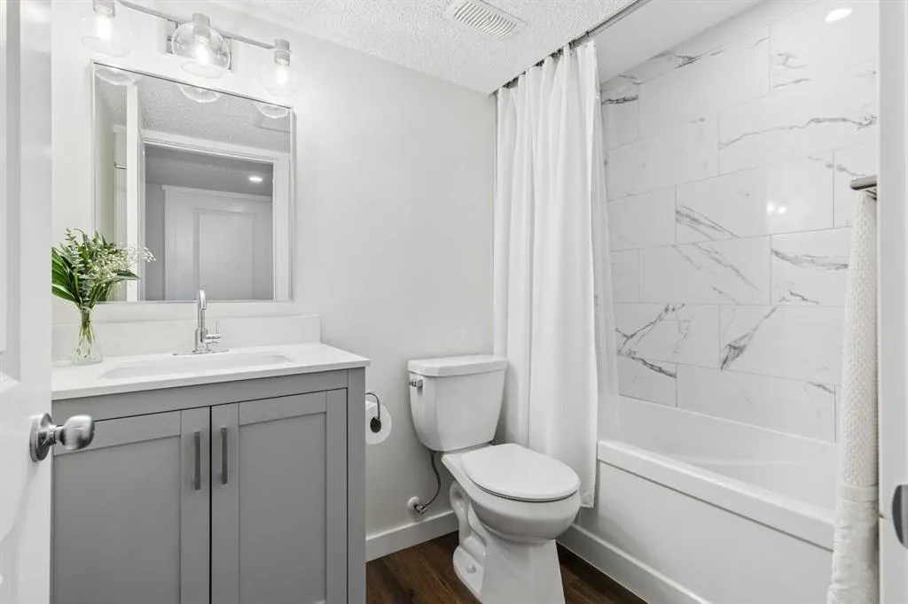 61 West Coach Place SW