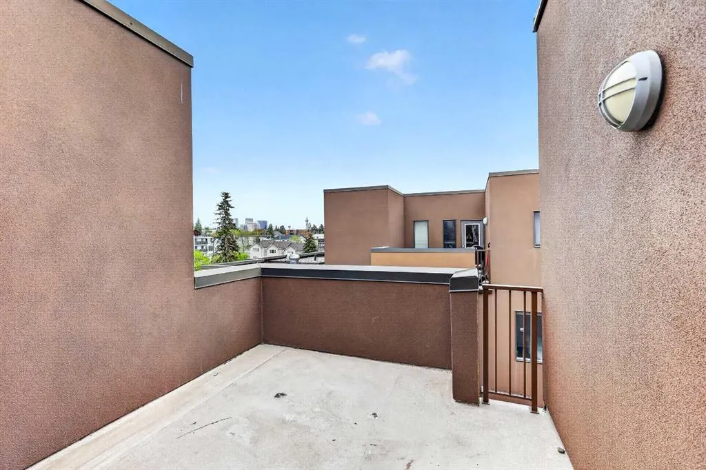 1717 27 Avenue SW #10