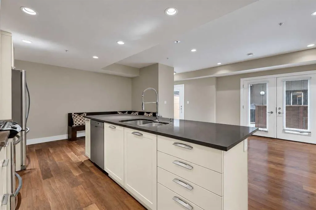1717 27 Avenue SW #10