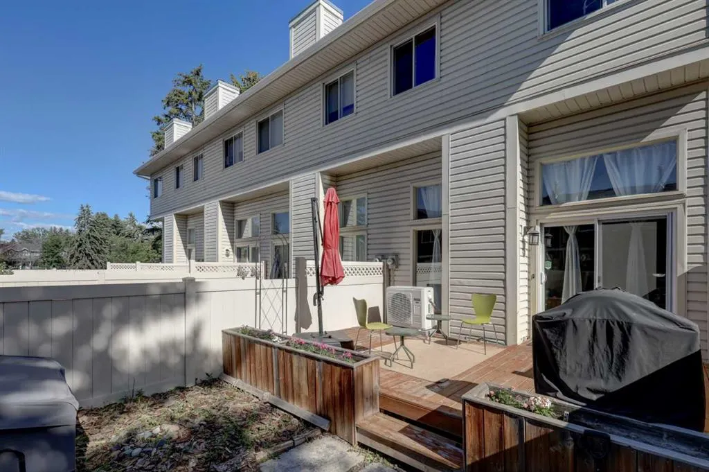 738 Queenston Terrace SE