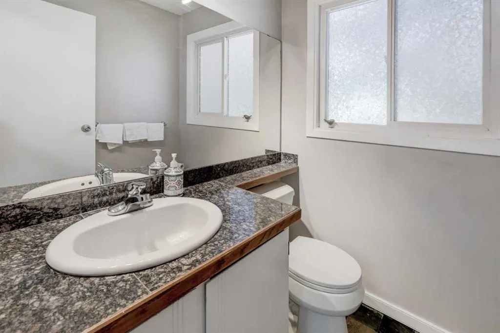 738 Queenston Terrace SE