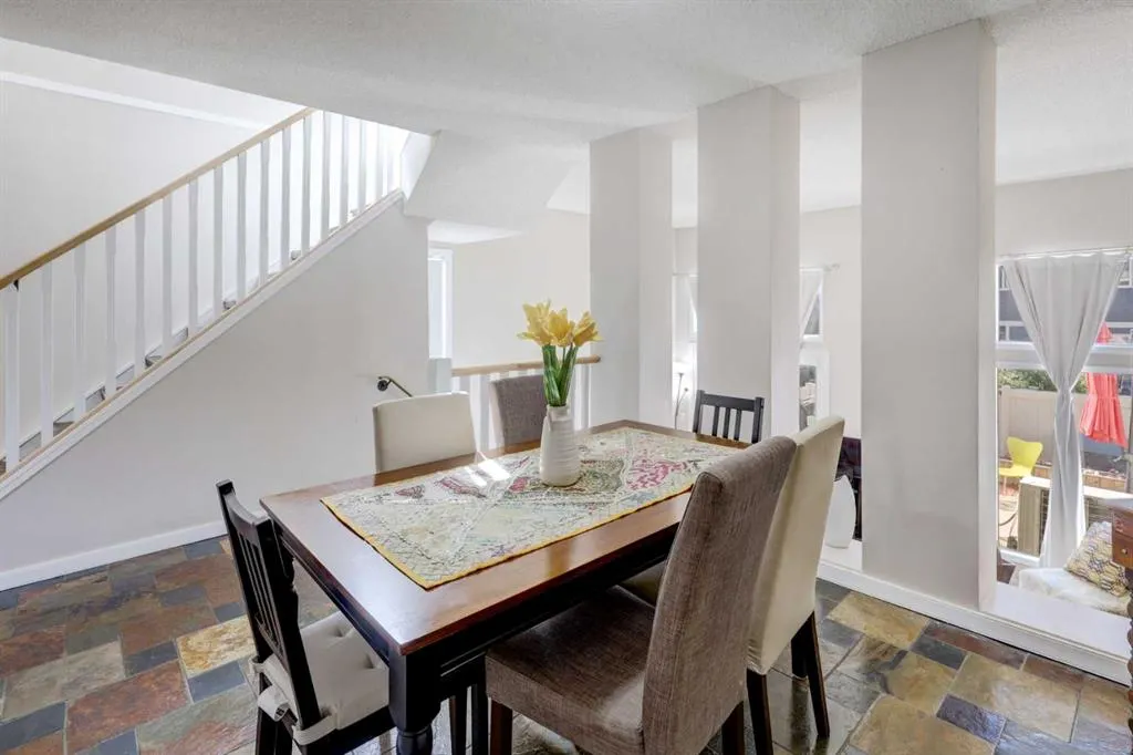 738 Queenston Terrace SE