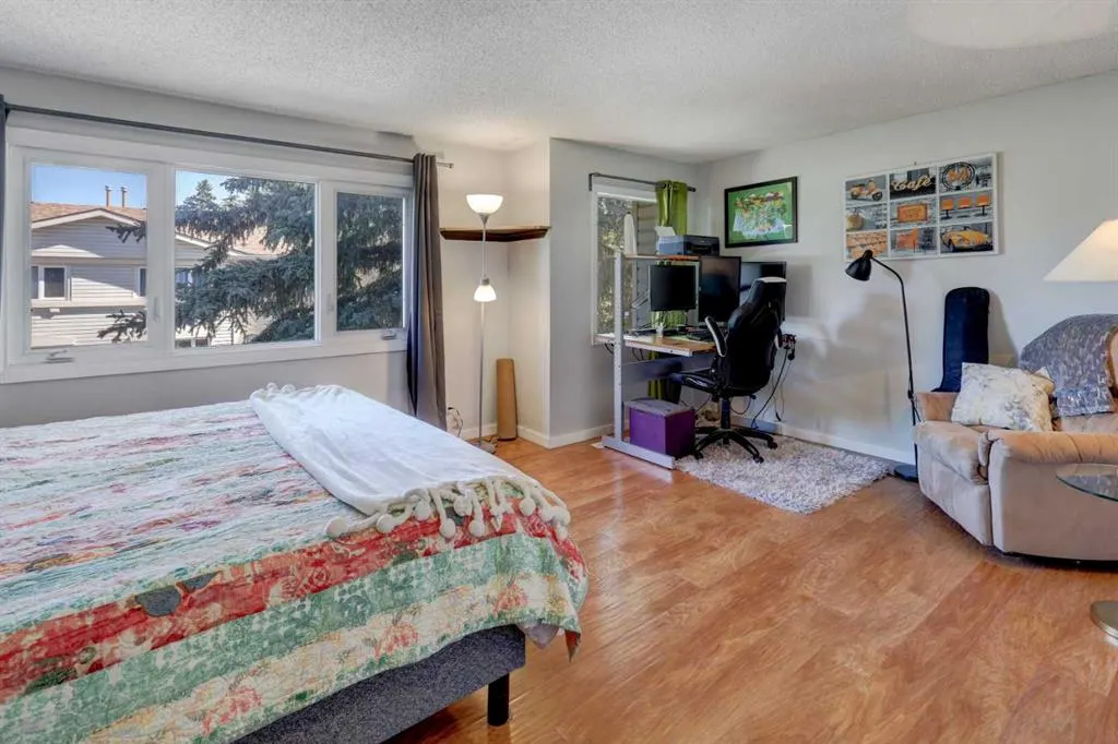 738 Queenston Terrace SE