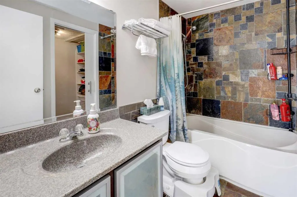 738 Queenston Terrace SE