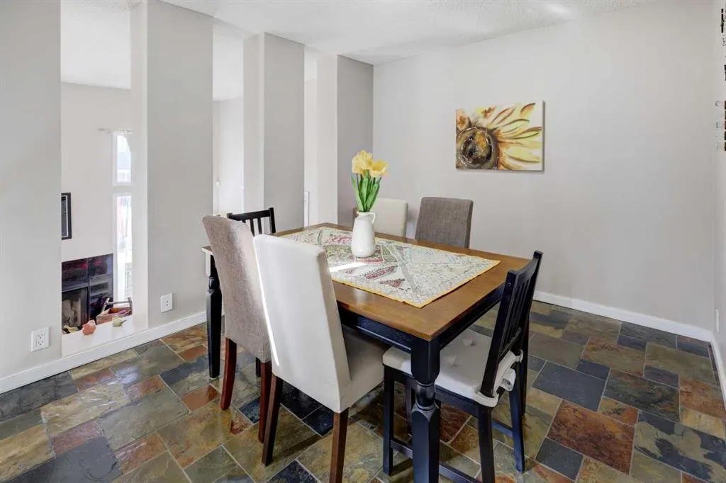 738 Queenston Terrace SE