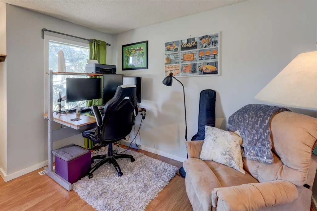 738 Queenston Terrace SE