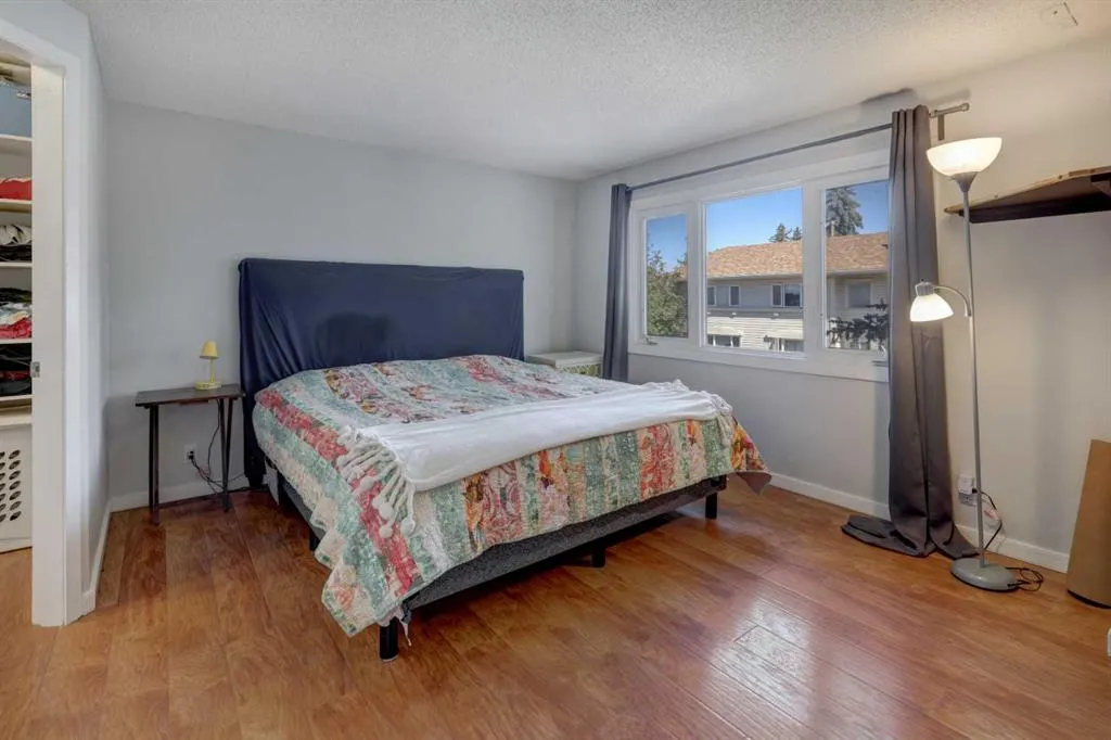 738 Queenston Terrace SE