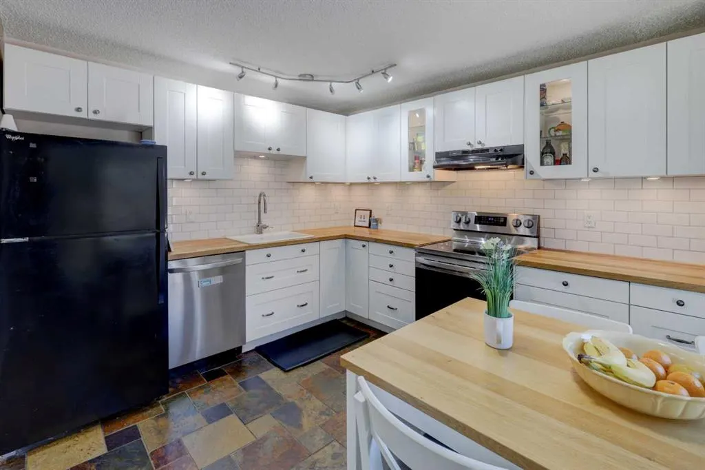 738 Queenston Terrace SE