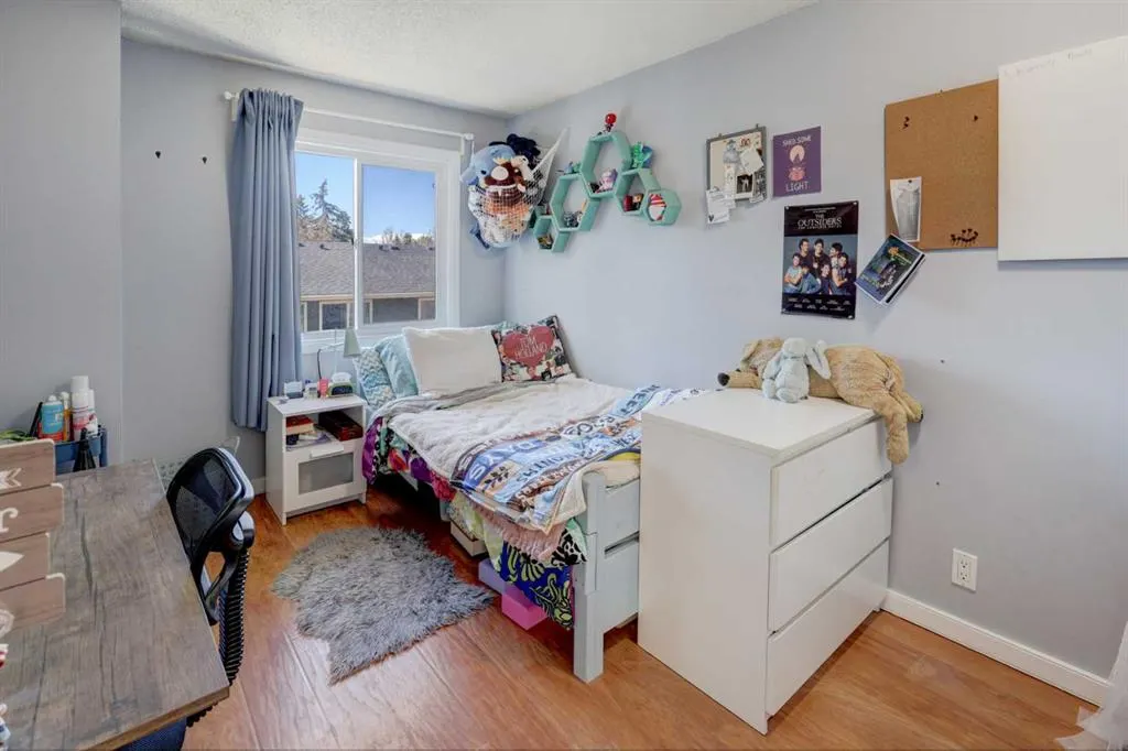738 Queenston Terrace SE