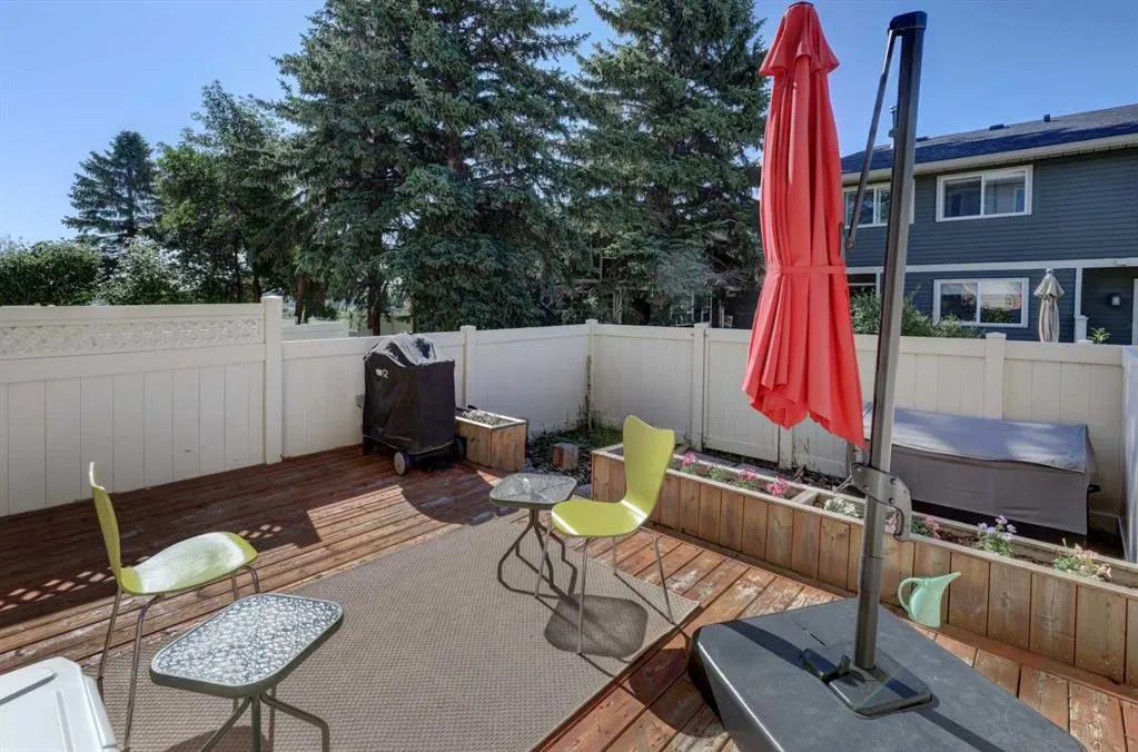 738 Queenston Terrace SE