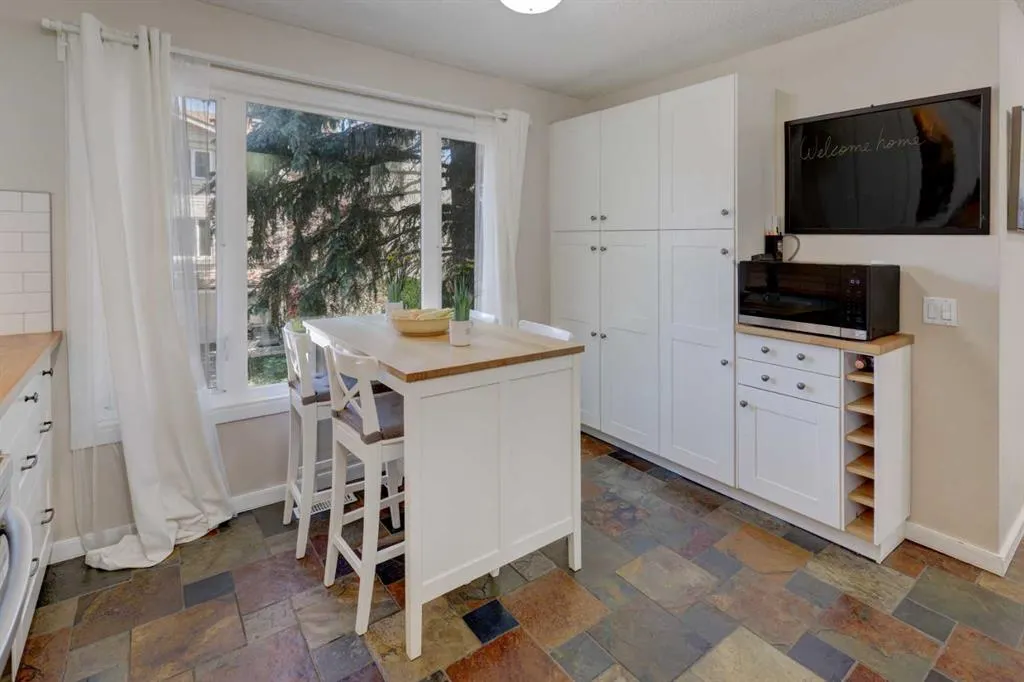 738 Queenston Terrace SE