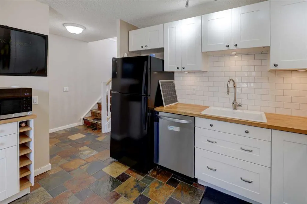 738 Queenston Terrace SE