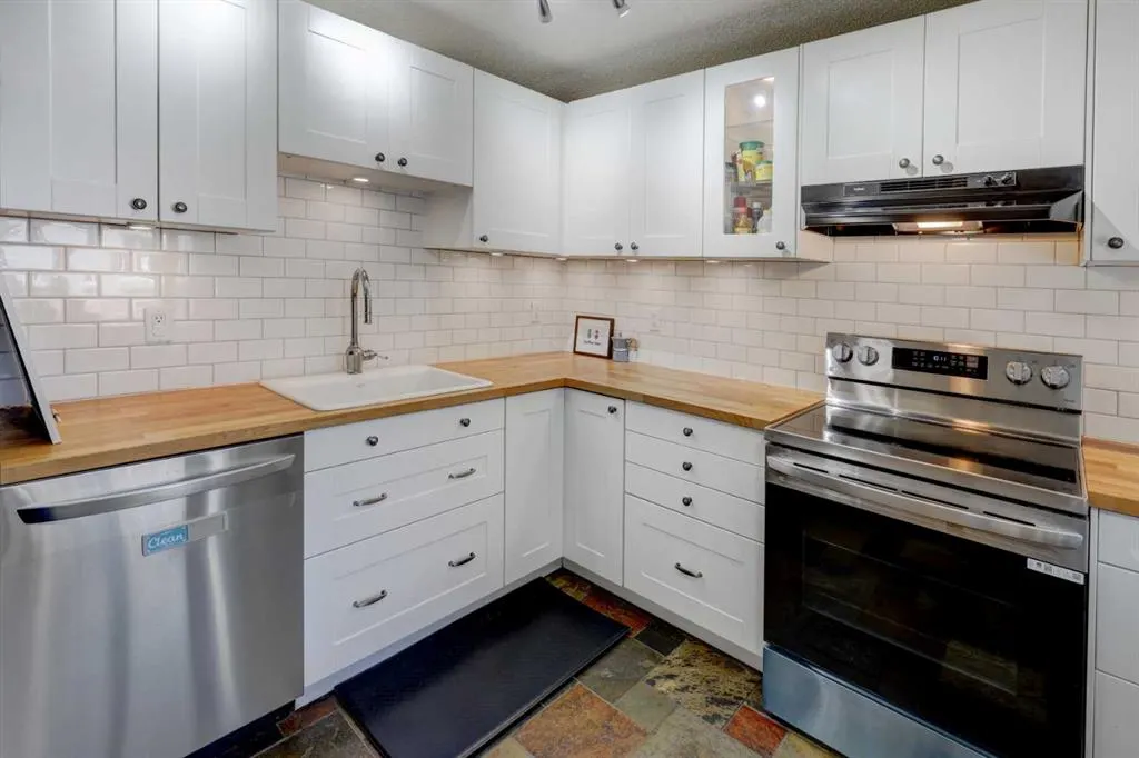 738 Queenston Terrace SE