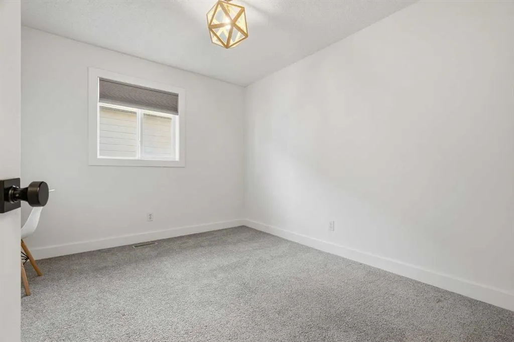 130 Chapman Close SE