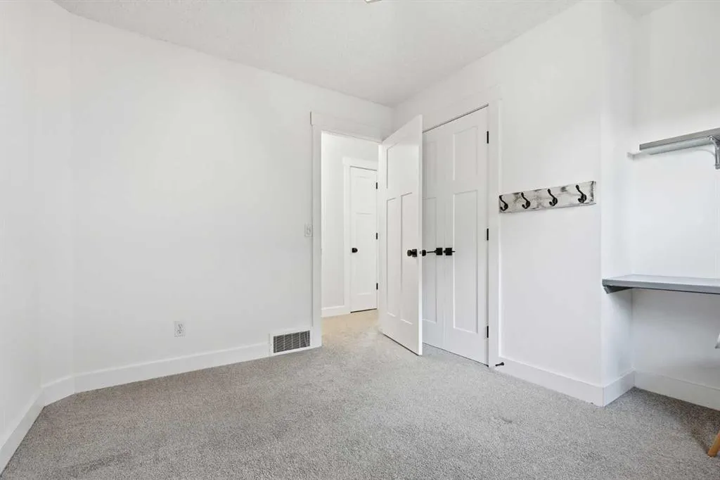 130 Chapman Close SE