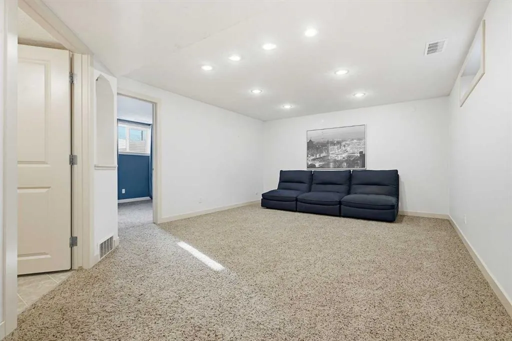 130 Chapman Close SE