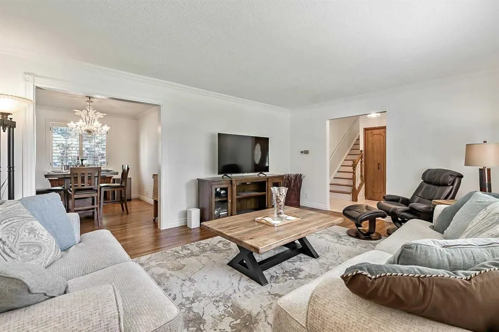 544 Willingdon Boulevard SE