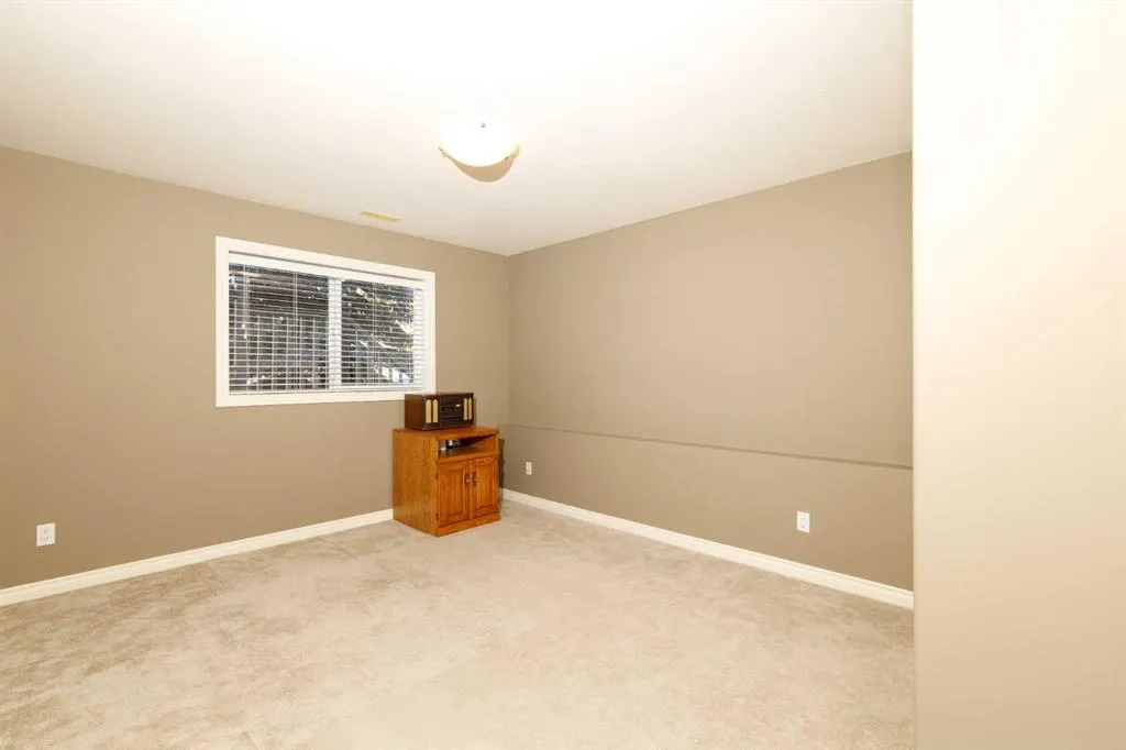 44 Isaacson Crescent