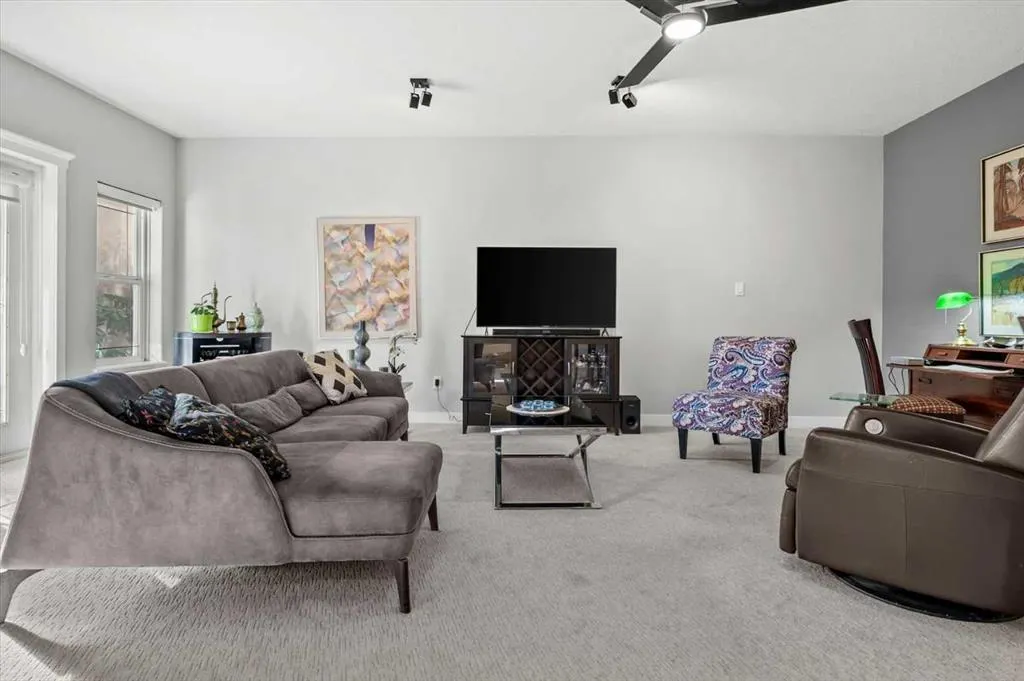 20 Discovery Ridge Close SW #424