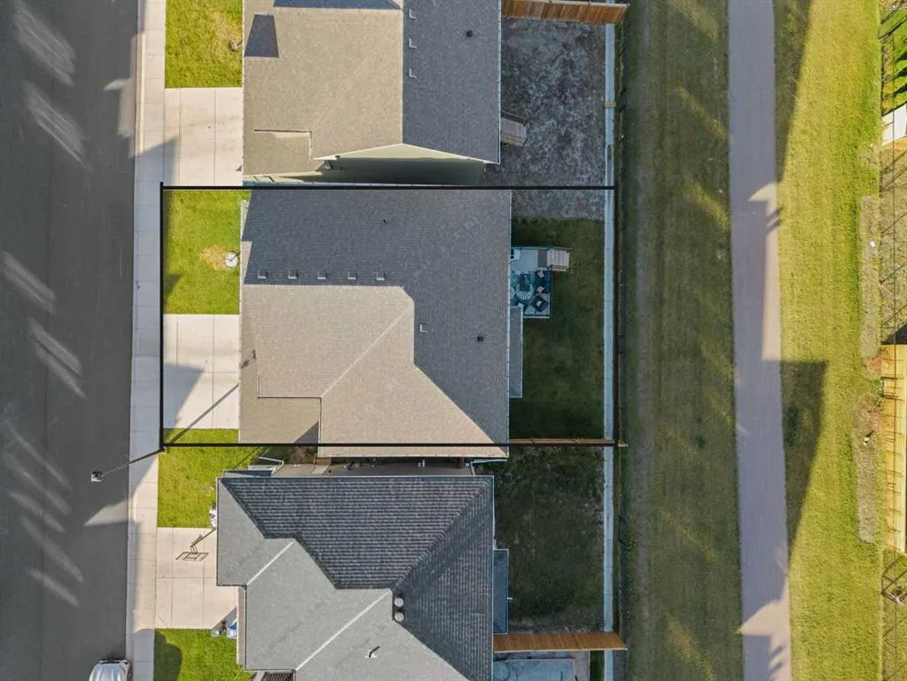605 Southwinds Close SW