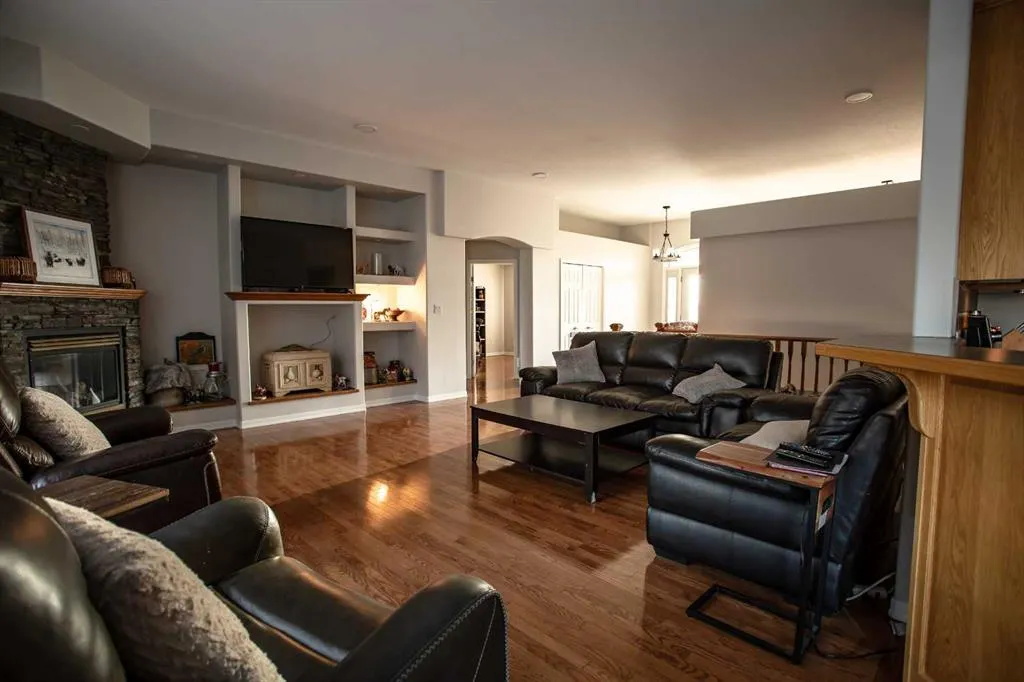 9 Chinook Crescent