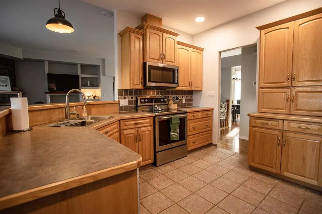 9 Chinook Crescent