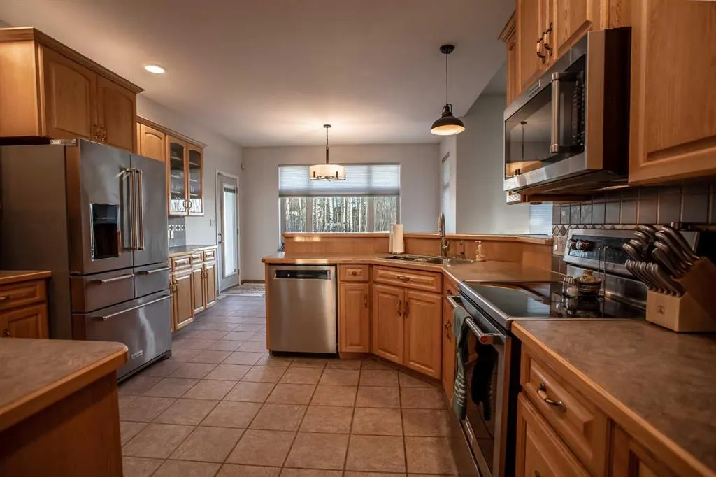 9 Chinook Crescent