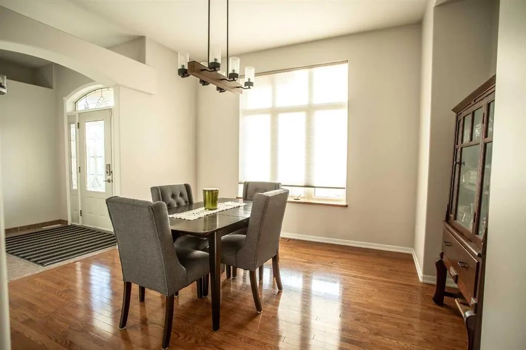 9 Chinook Crescent