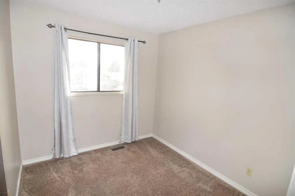 412 Abadan Place NE